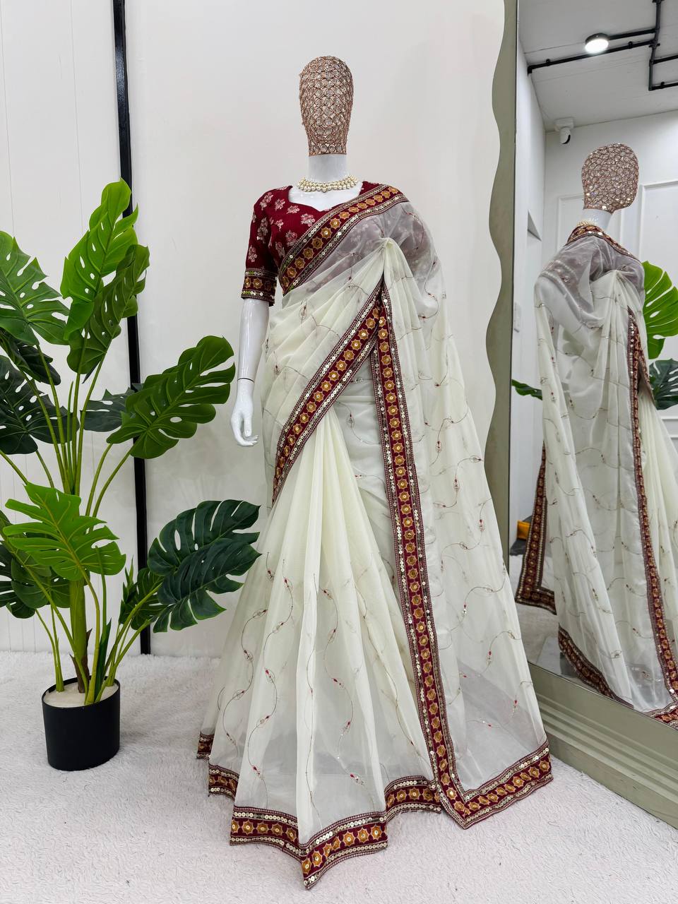 Luxurious White Saree With Intricate Embroidery